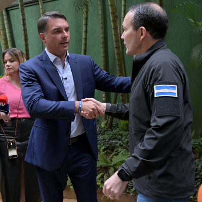 Flávio Bolsonaro exalta modelo de segurança de Bukele