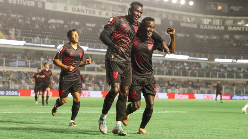 Viveros marca duas vezes, Athletico vence e coloca o Santos no Z-4