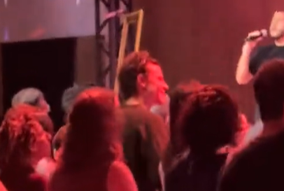 Shawn Mendes é visto em igreja evangélica de São Caetano do Sul, SP