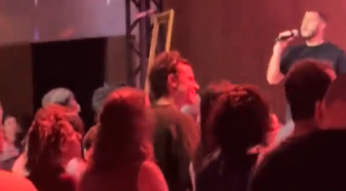 Shawn Mendes é visto em igreja evangélica de São Caetano do Sul, SP