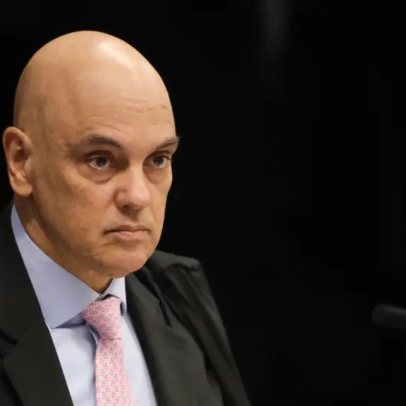Ministro Alexandre de Moraes autoriza visitas de Carlos e Renan ao ex-presidente Jair Bolsonaro