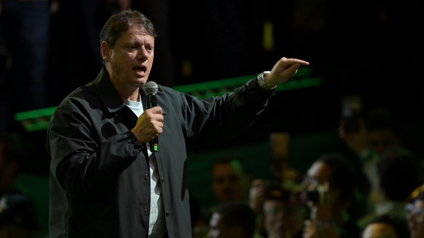 Tarcísio garante emprego de ferroviários e pede fim da greve da CPTM