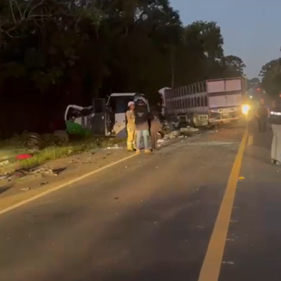 Micro-ônibus envolvido em acidente com 23 mortos no PR levava pacientes