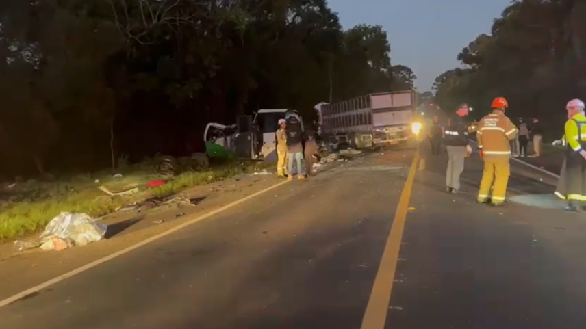 Micro-ônibus envolvido em acidente com 23 mortos no PR levava pacientes