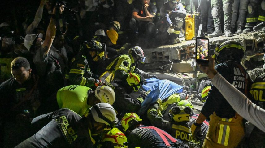 Mulher é resgatada com vida após 35 horas sob escombros na Colômbia