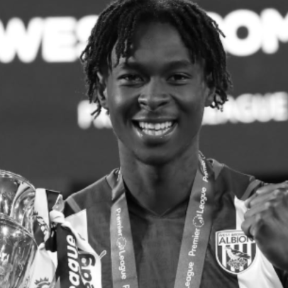 Jogador português de 25 anos morre após mal súbito durante partida