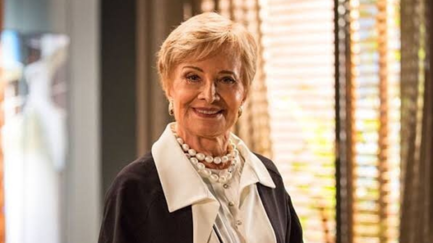 Artistas homenageiam a atriz Glória Menezes