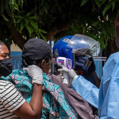 Epidemia de Ebola ultrapassa 2 mil mortes na RD Congo