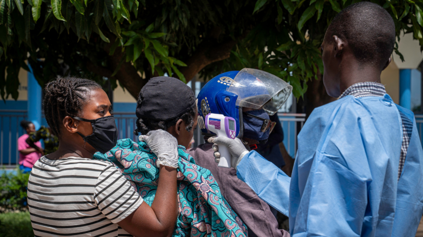 Epidemia de Ebola ultrapassa 2 mil mortes na RD Congo