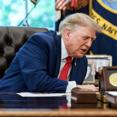 Trump afirma que Estreito de Ormuz é território dos Estados Unidos