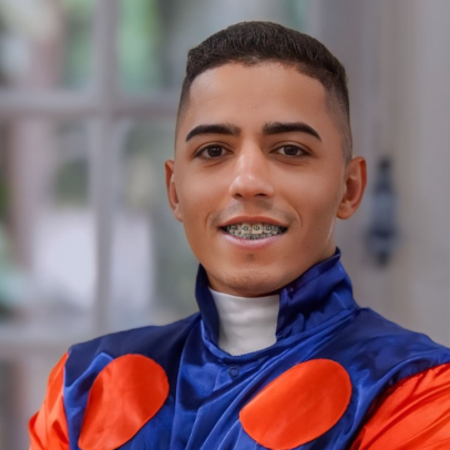 Morre jóquei de 27 anos que caiu de cavalo em corrida no RJ