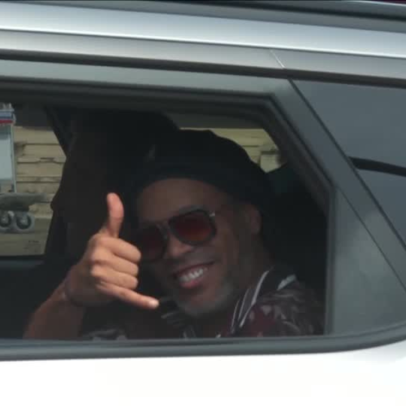 Ronaldinho chega à Itália para ser apresentado em time da 3ª divisão