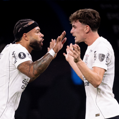 Memphis dá assistência e Corinthians vence Rosario Central na Libertadores
