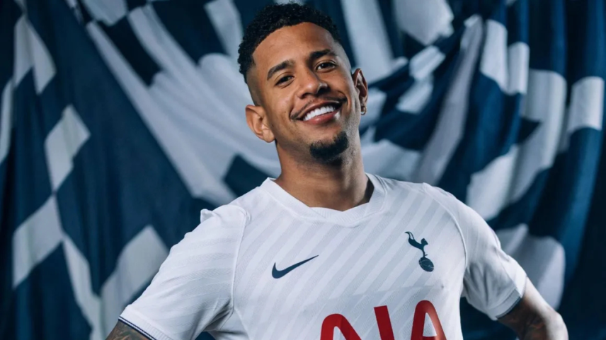 Savinho foi anunciado pelo Tottenham | Foto: Divulgação / Tottenham Hotspur