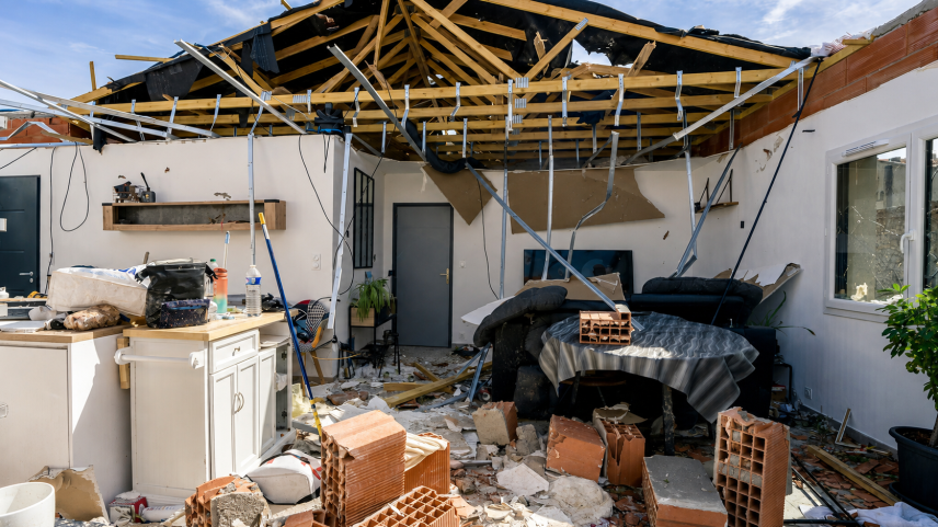 VÍDEO | Tornado deixa cerca de 40 feridos e causa destruição na França