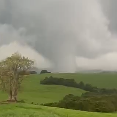 Tornado atinge cidade do RS enquanto ciclone avança em direção ao Brasil