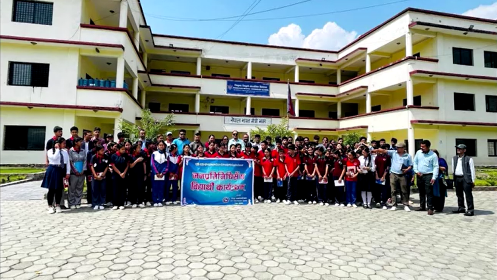 Alerta de enchente de última hora salvou mais de 900 estudantes do Nepal, afirma diretor de escola