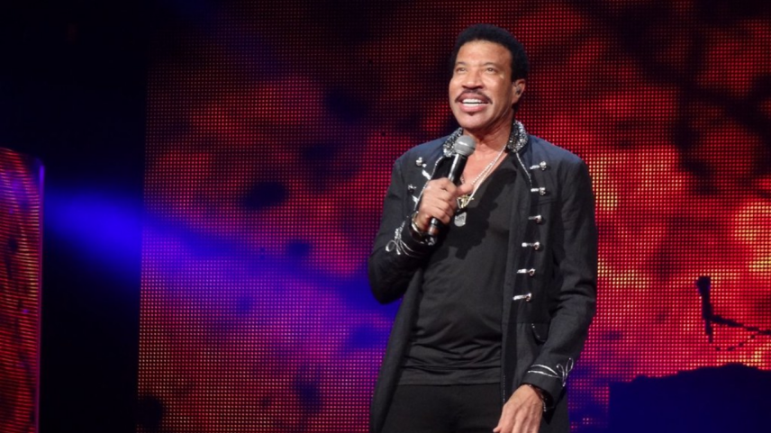 Lionel Richie é internado em UTI após show nos EUA, diz site