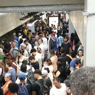 Trem da Linha 8-Diamante descarrila pelo 2º dia consecutivo em Osasco (SP)
