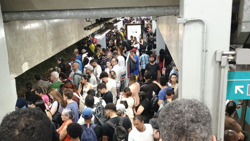Trem da Linha 8-Diamante descarrila pelo 2º dia consecutivo em Osasco (SP)