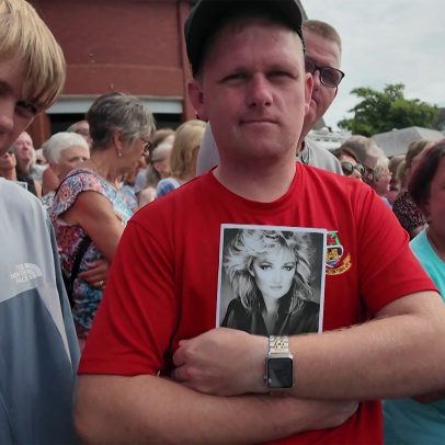 Funeral de Bonnie Tyler reúne multidão em despedida no País de Gales