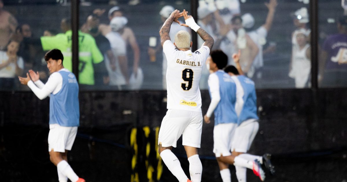 Santos faz três no segundo tempo, bate o Vasco e deixa o Z-4