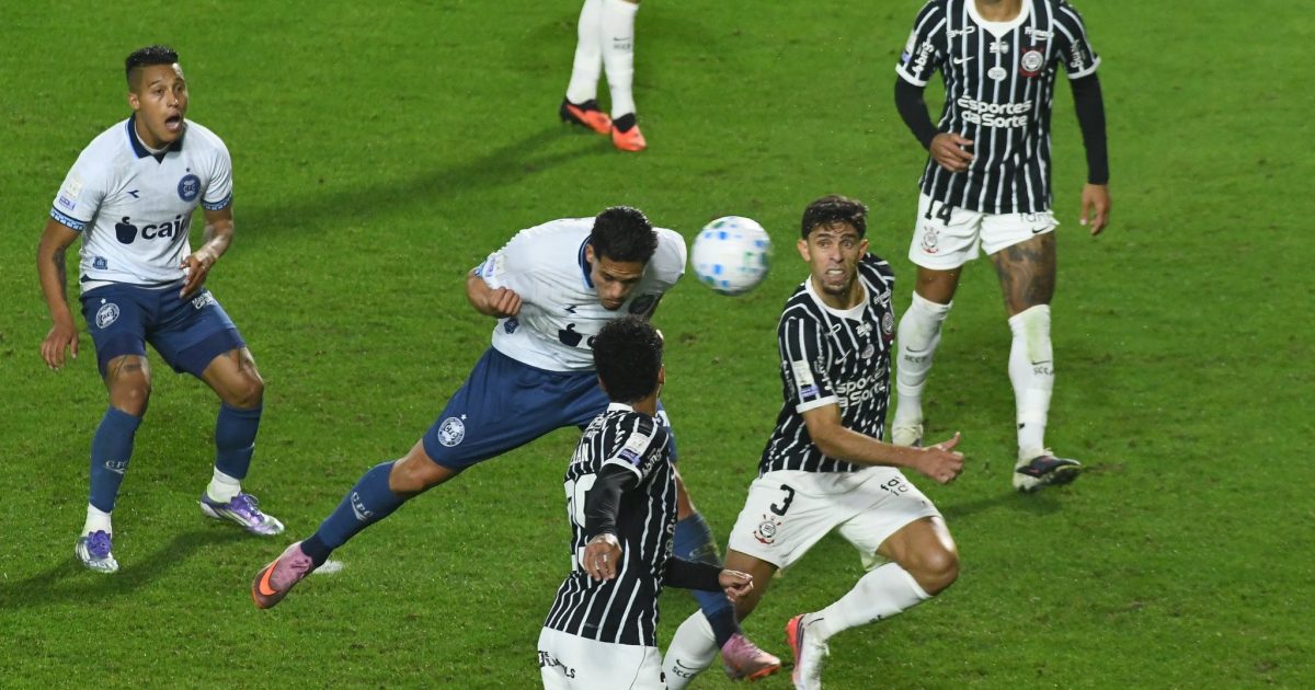 Coritiba quebra tabu de 15 anos ao vencer Corinthians no Couto Pereira