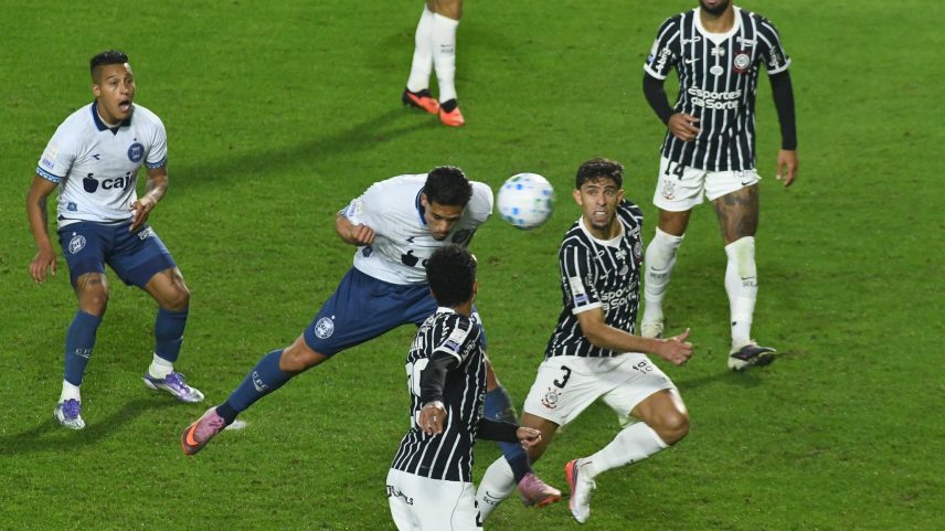 Coritiba quebra tabu de 15 anos ao vencer Corinthians no Couto Pereira