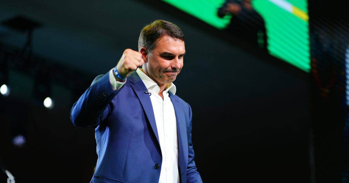 TSE restabelece filiação de Flávio Bolsonaro ao PL