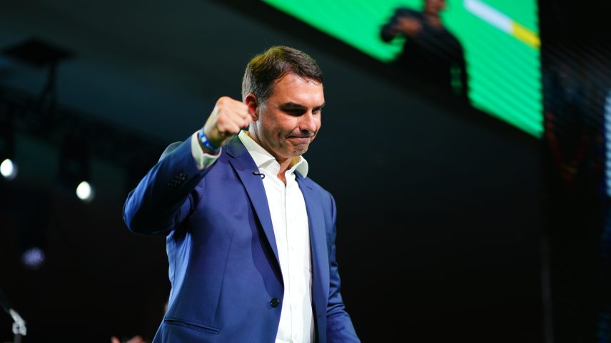 TSE restabelece filiação de Flávio Bolsonaro ao PL