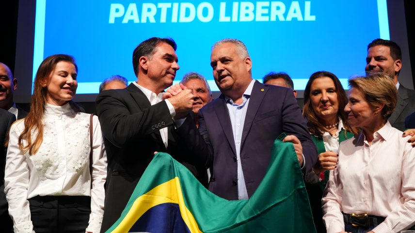 Flávio Bolsonaro e Alfredo Gaspar (Crédito: Vittor Sales/Divulgação Campanha)