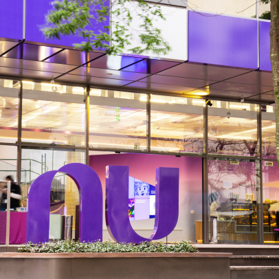 Ações da Nubank sobem mais de 16% após lucro recorde de US$ 1 bilhão