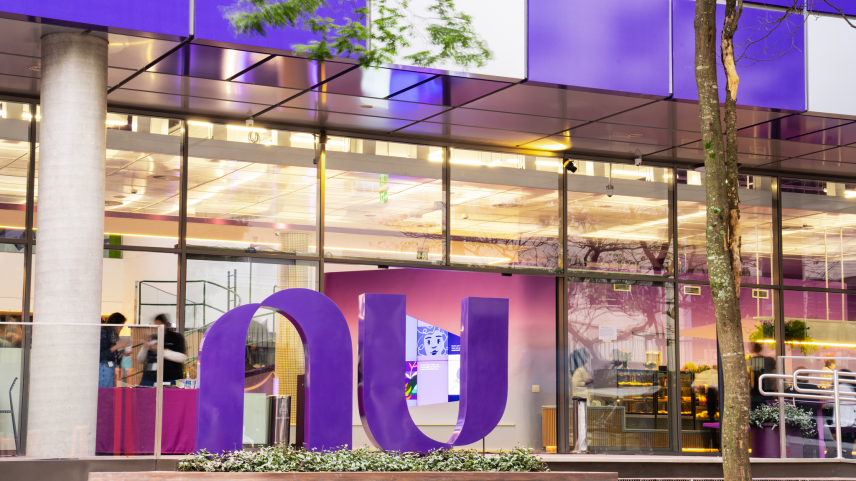 Ações da Nubank sobem mais de 16% após lucro recorde de US$ 1 bilhão