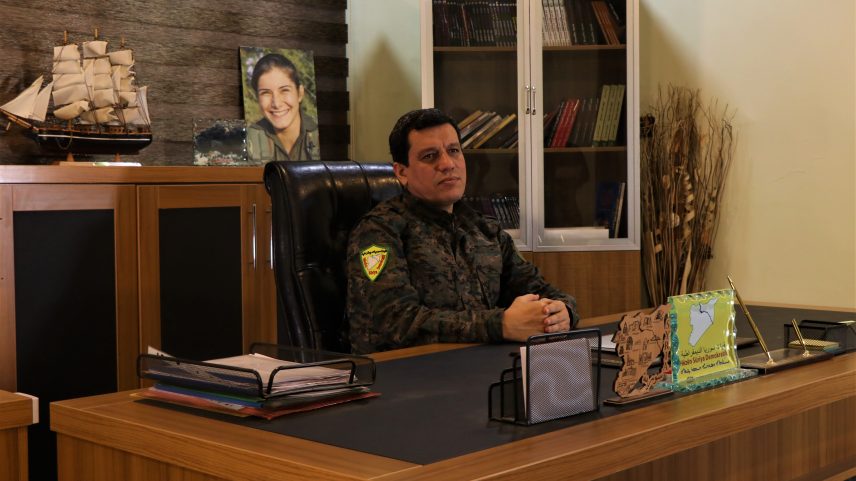 Comandante curdo anuncia dissolução das Forças Democráticas Sírias