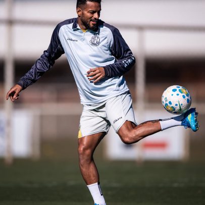 Reinaldo cobra providências após cusparada de torcedor do Santos
