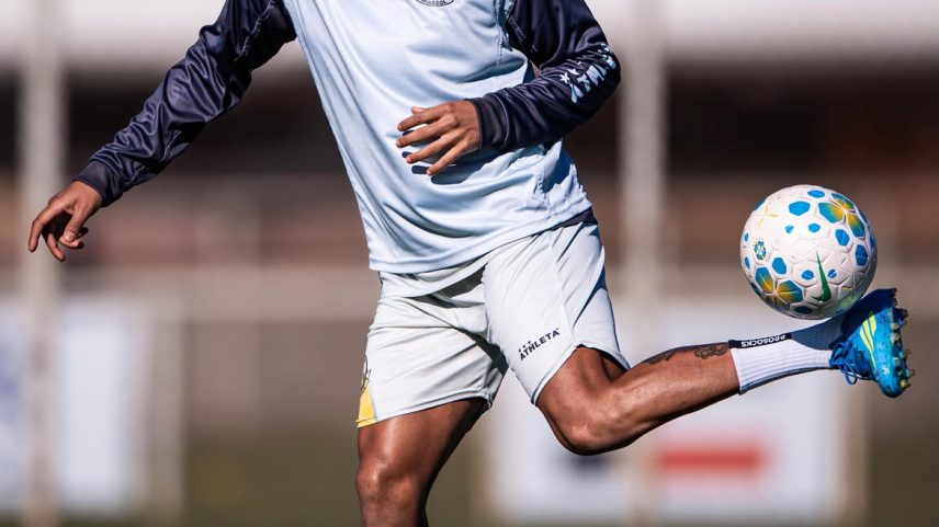 Reinaldo cobra providências após cusparada de torcedor do Santos