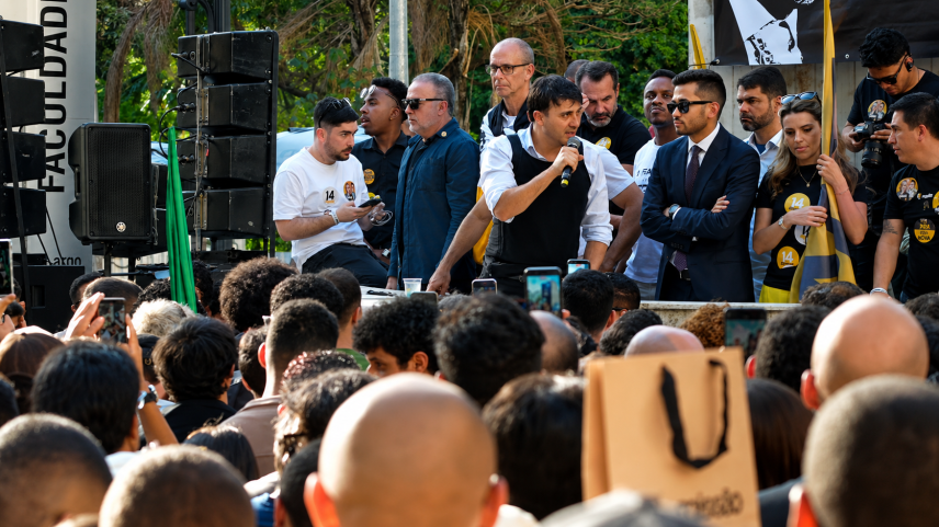 Renan Santos abre campanha se apresentando como alternativa para a direita