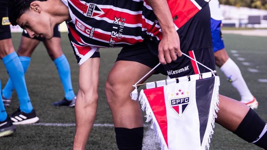 Nicolas, lateral do São Paulo, é preso após atropelar idoso em Barueri