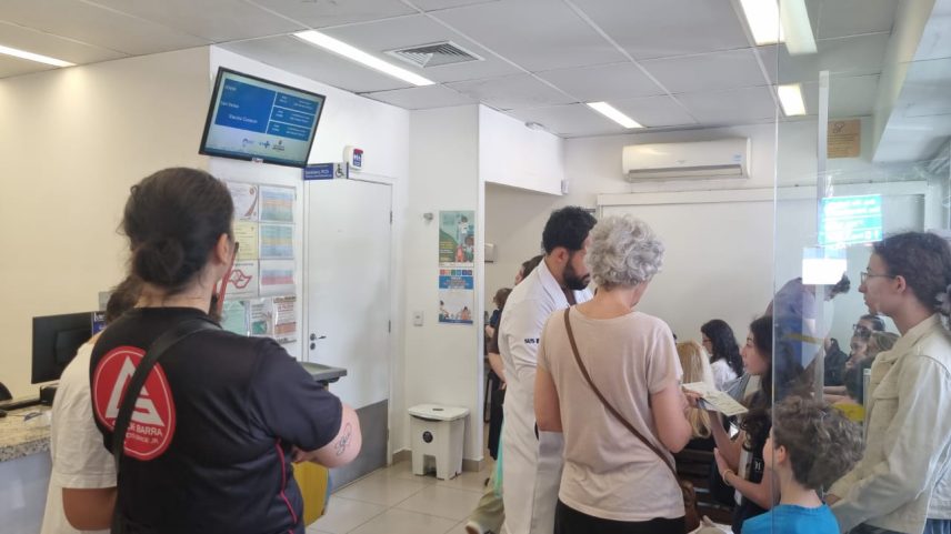 Dia D de vacinação tem UBSs lotadas em São Paulo