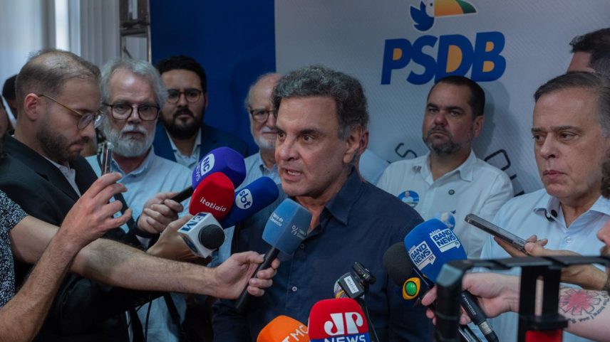Aécio Neves anuncia que será candidato ao Senado