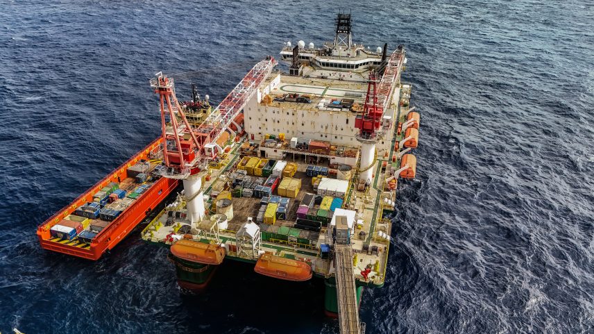 Governo prorroga imposto de 12% sobre exportação de petróleo
