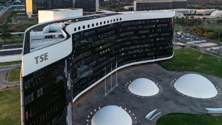 TSE forma maioria por retirada de posts sobre Nossa Senhora