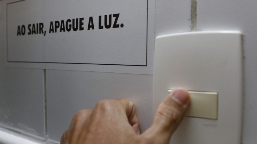 Conta de luz terá bandeira amarela pelo quarto mês seguido; entenda