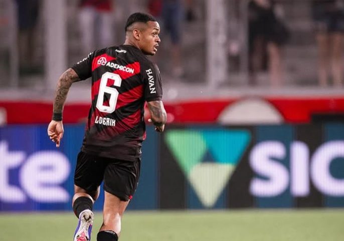 Léo Derik, do Athletico-PR, é condenado a 13 anos de prisão por estupro