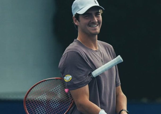 João Fonseca vence Van de Zandschulp e avança em Cincinnati