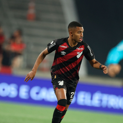Athletico bate o Vitória e abre vantagem nas oitavas da Copa do Brasil