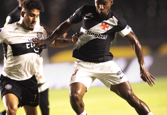 Vasco pressiona, mas fica no empate com o Olimpia em São Januário