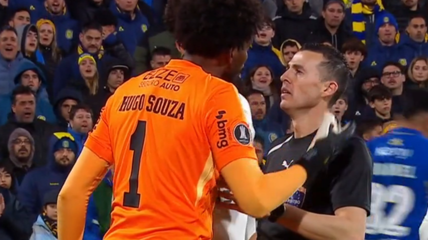Hugo Souza relata caso de racismo e partida do Corinthians é interrompida