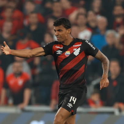 Vargas marca primeiro gol pelo Athletico e evita derrota para o Bragantino