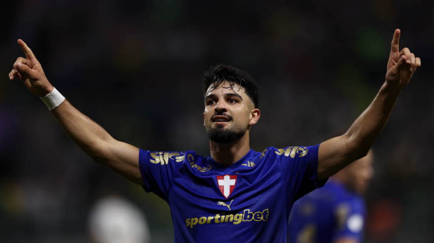 Flaco faz dois, Palmeiras goleia Santos e abre vantagem nas quartas